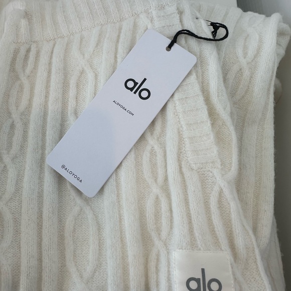 *NWT* ALO | Cable Knit Winter Bliss Pant - Picture 3 of 5